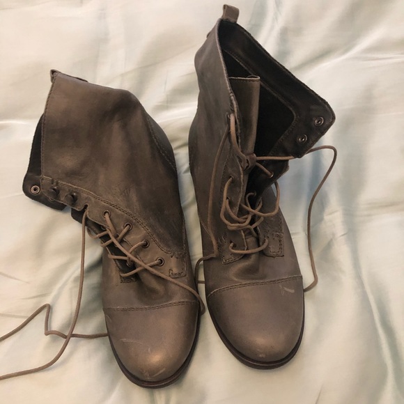 Boots - Picture 4 of 4